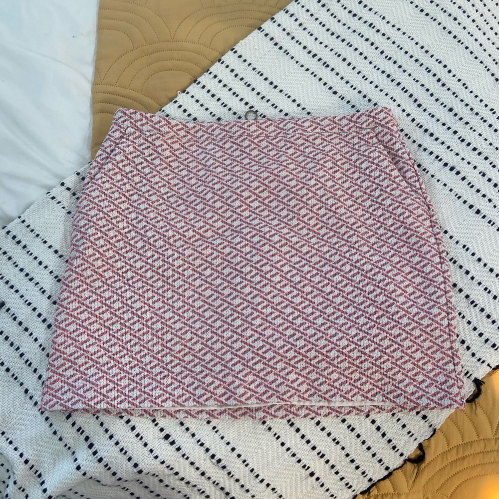 Tweed mini skirt with silver sparkle and pockets!